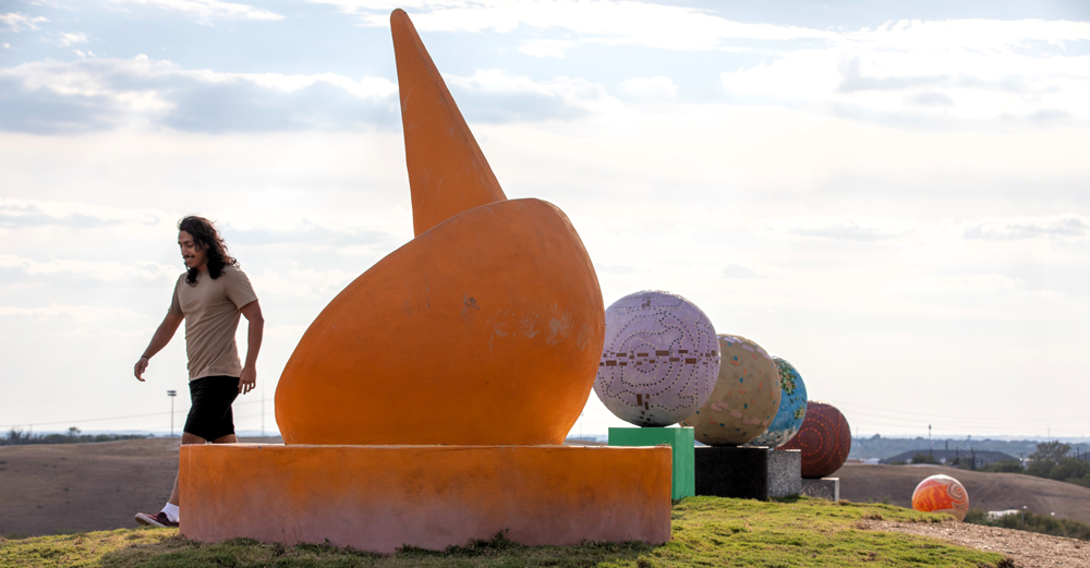 Ujuālnān (Grand-Sky) in Pearsall Park