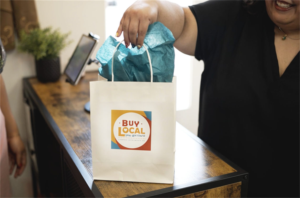 Featured_Business-Owners-Entrepreneurs_768x506_Buy-Local_Shopping-Bag.png