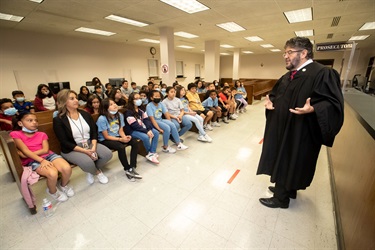 Judge gives presentation to students at Municipal Court Week