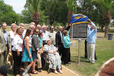 Unveiling of engraved Ludwig Mahncke signage